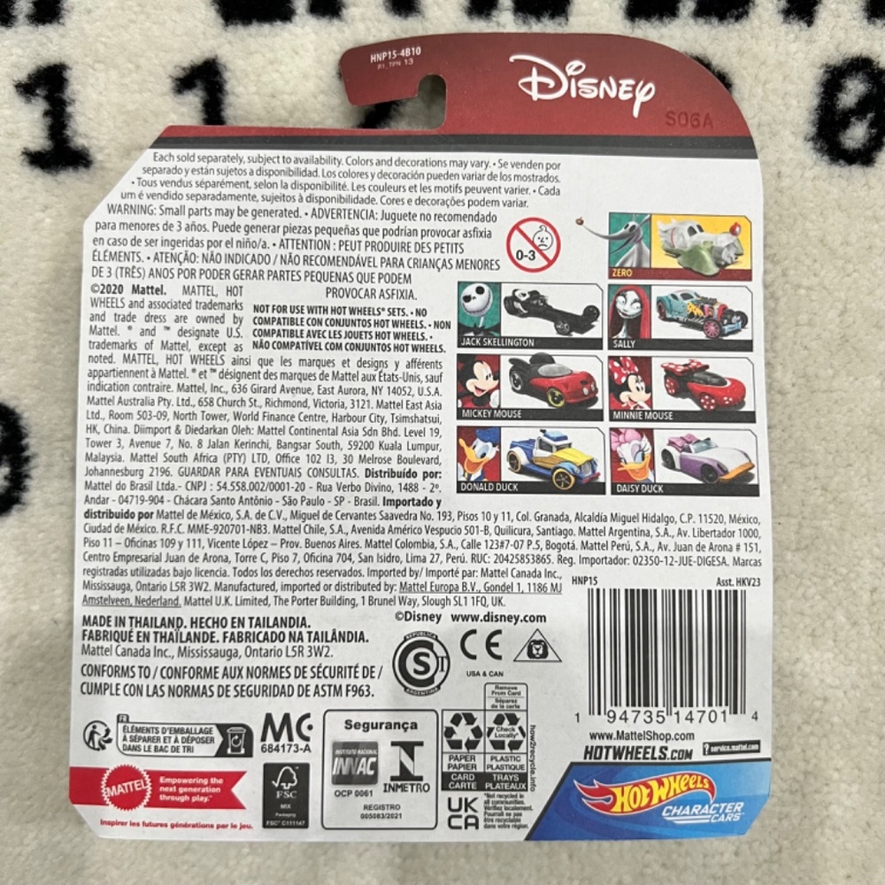 HotWheels X Disney Set of 2 Donald Duck & Daisy Duck Toy Cars - Picture 6 of 9